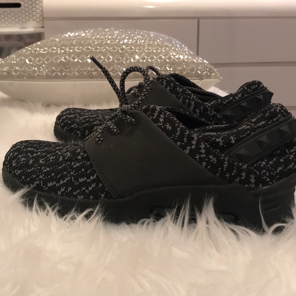 Madden girl sneakers. Size 8. Only worn once